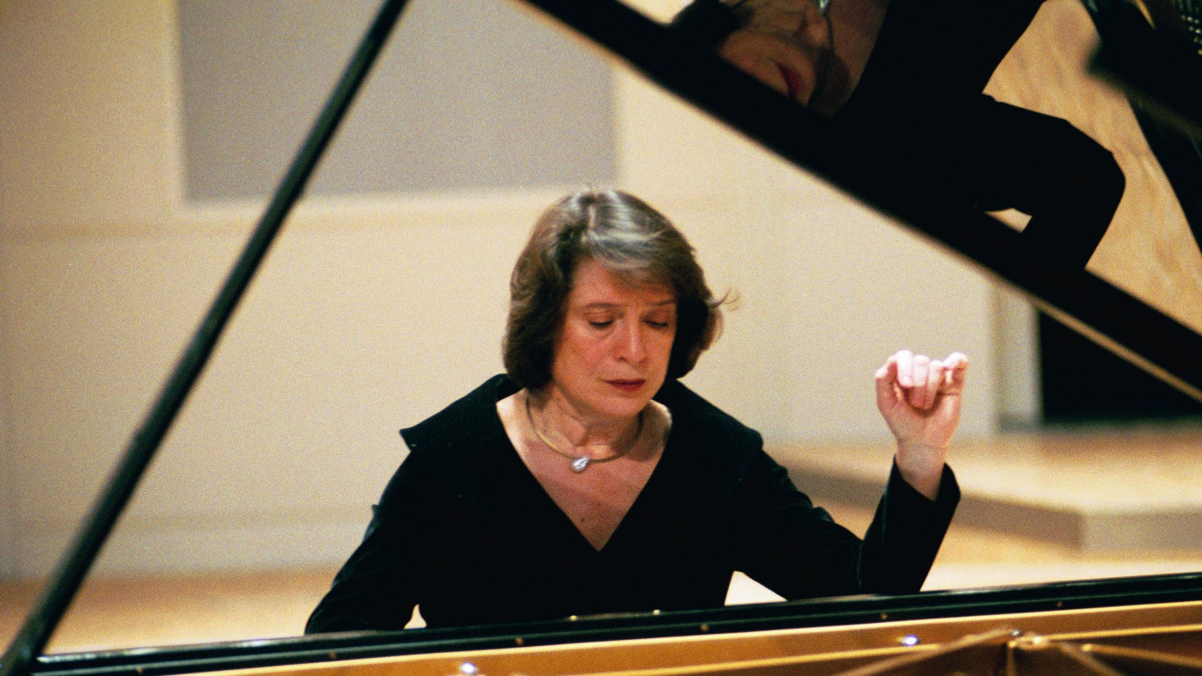 Elisabeth Leonskaja - 1